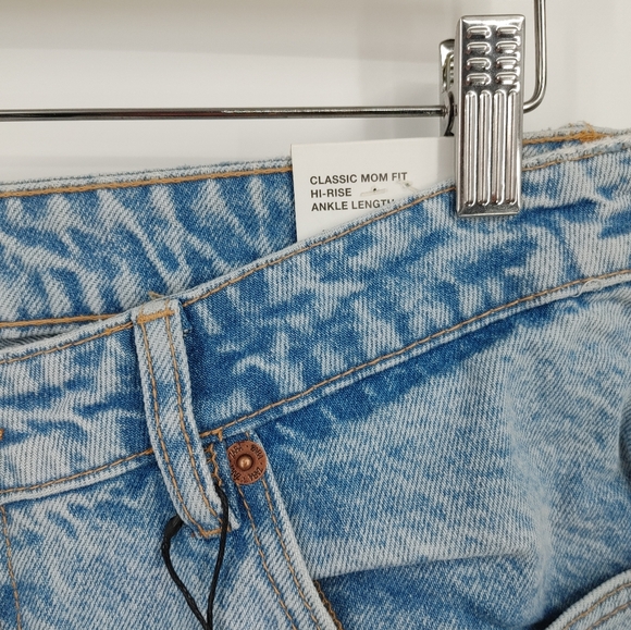 Zara | "Classic Mom Fit" jeans - Picture 6 of 12